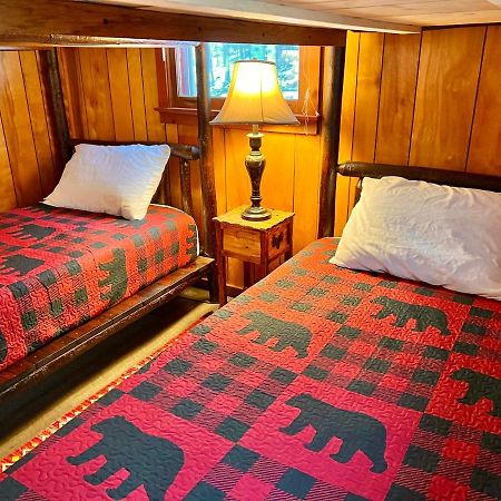 Отель Adirondack Lake Cabins Indian Lake Экстерьер фото