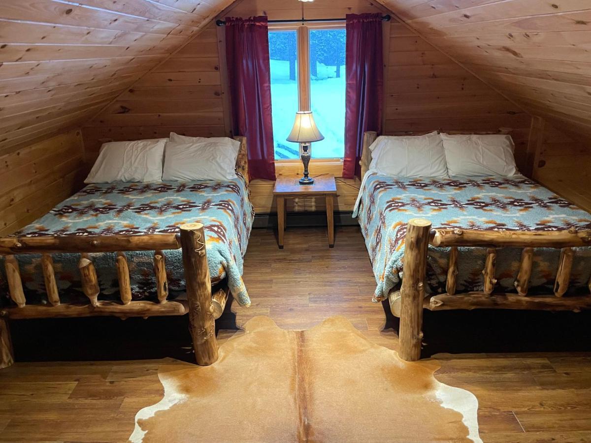 Отель Adirondack Lake Cabins Indian Lake Экстерьер фото