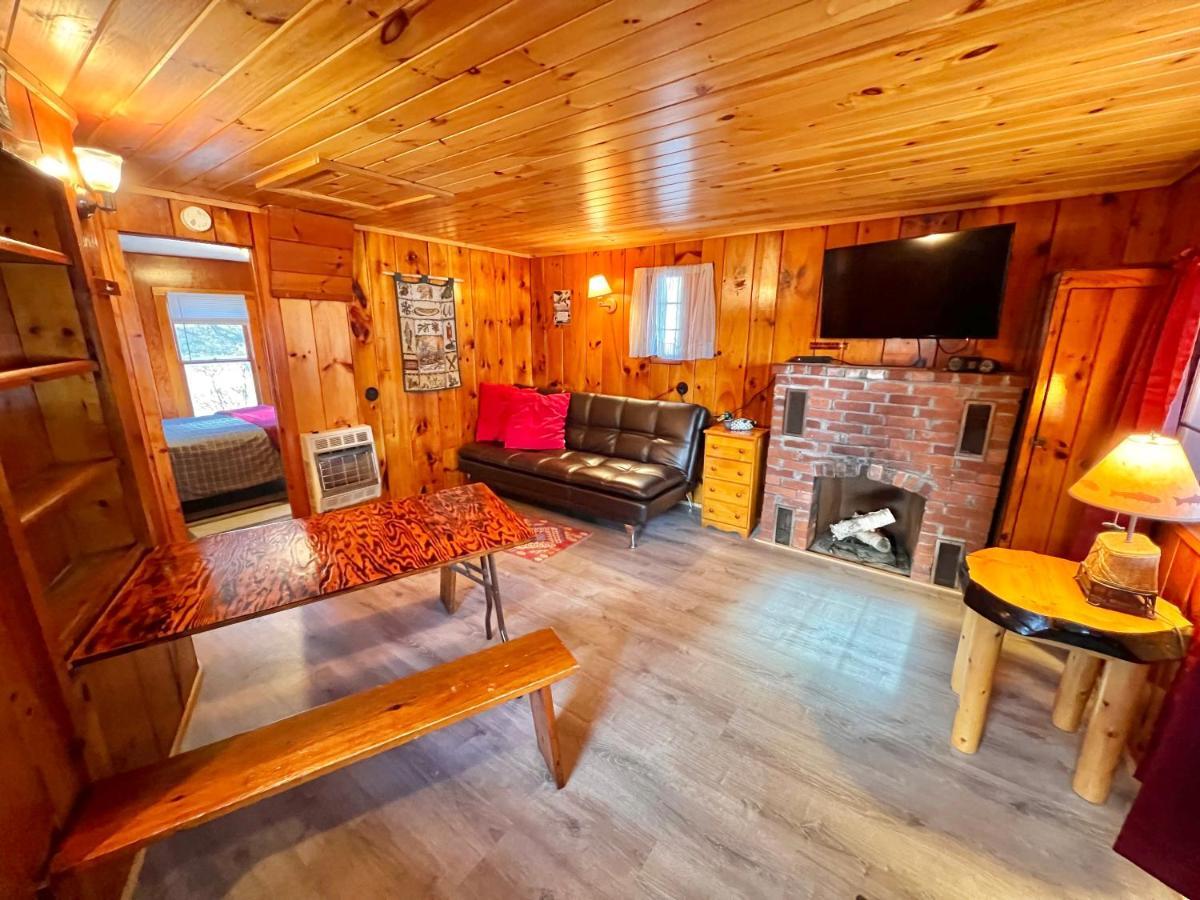 Отель Adirondack Lake Cabins Indian Lake Экстерьер фото